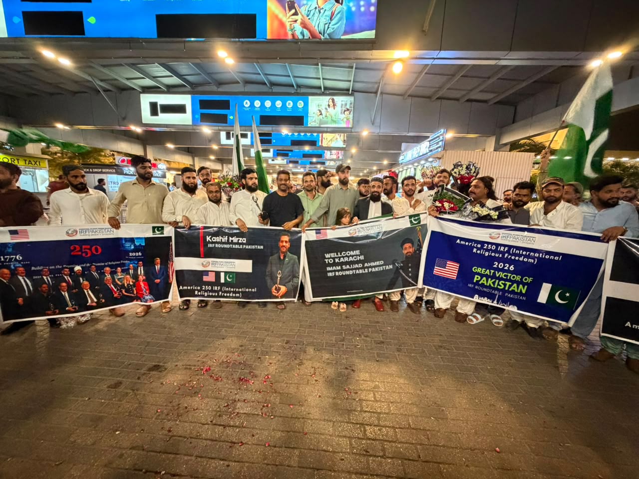 Kashif Mirza accorded hero's welcome at Karachi Airport
